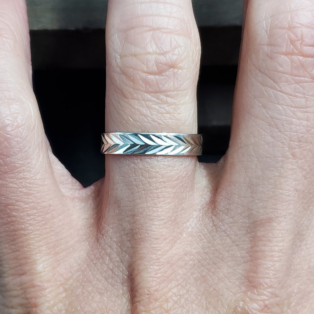 Size 7 Sterling Silver Diamond Cut Textured Open Band Ring